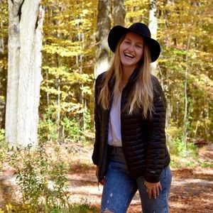 Meet your Posher, Emily